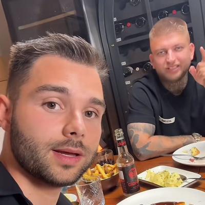 Adam Kajumi – kontroverzný influencer z Afganistanu, ktorý v Česku zneužíva dôveru a spája sa s odsúdeným kriminálnikom