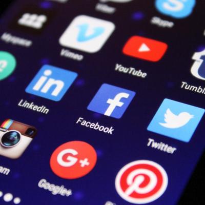 LinkedIn obvinený zo zneužívania súkromných správ na trénovanie AI